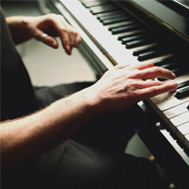 Особенности уроков обучения игре на фортепиано для взрослого человека